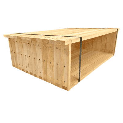 Holzbeuten für Bienenstöcke, handgefertigt, stabile Konstruktion.