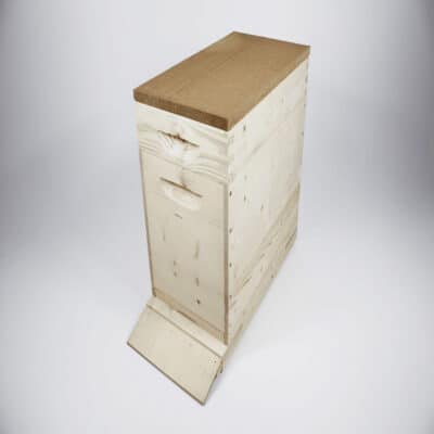 Bienenvolk Ableger EM Jumbo in Holzbeute, ideal für Bienenzucht.