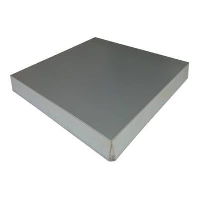 Großes Metall-Dach für Außendächer, langlebig und wetterbeständig.