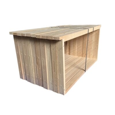 Bienenbeute mit gedrahteten Seitenteilen für optimale Belüftung und einfache Handhabung.