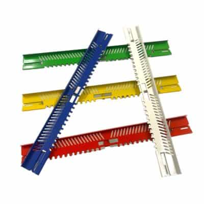 Verstellbarer Edelstahl-Fluglochschieber für Bienenstöcke, langlebig und rostfrei.