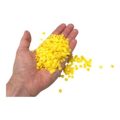 Blütenpollen in Hand, natürlich und frisch, ideal für Bienen und Bienenprodukte.