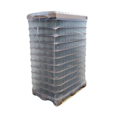 Honigwaben auf Paletten, geschützt in Folie verpackt, bei Bienen Janisch.