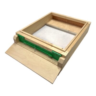 Holz-Bienenbeute mit Einflugloch und Rahmen für Bienenstöcke.